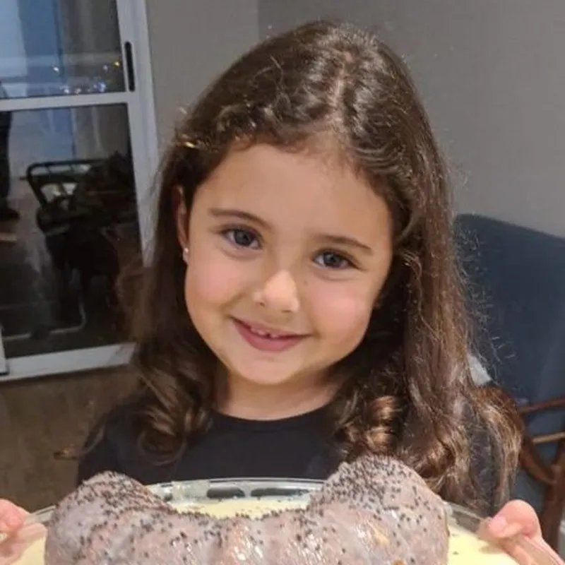 Infantil 3 faz o bolo da vovó — Colégio Salgueiro