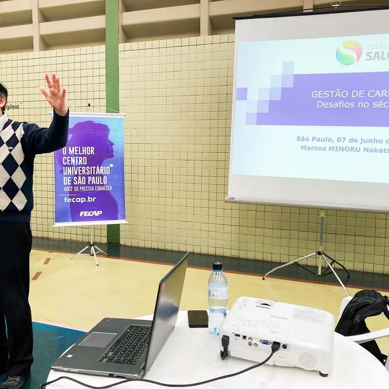 Feira de Profissões anima o Ensino Médio — Colégio Salgueiro
