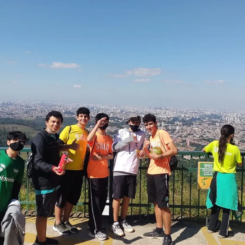 Estudantes sobem ao Pico do Jaraguá no Dia do Desafio — Colégio Salgueiro