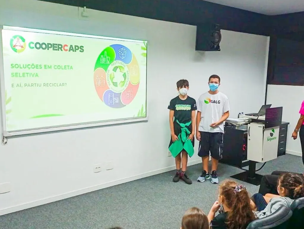 Projeto simula iniciação científica — Colégio Salgueiro em Interlagos