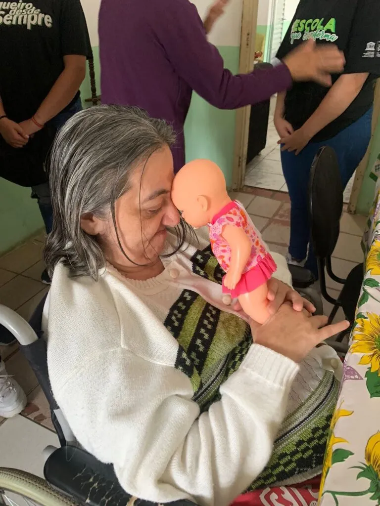 Alunos fazem campanha de Natal para idosos — Colégio Salgueiro em Interlagos