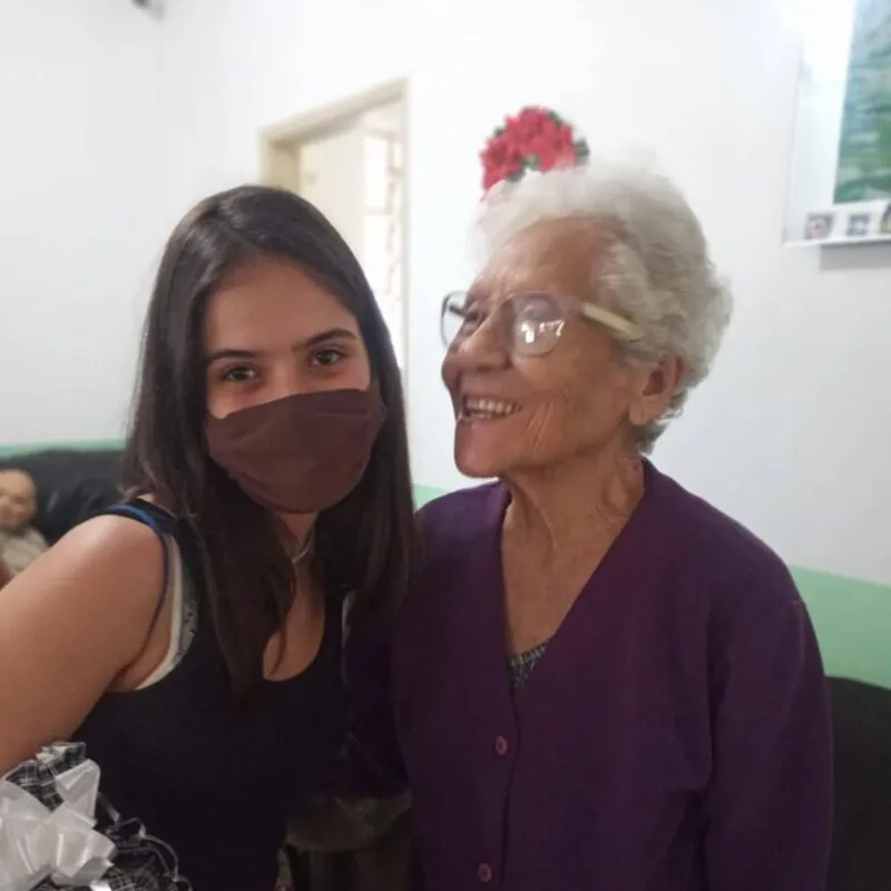 Alunos fazem campanha de Natal para idosos — Colégio Salgueiro