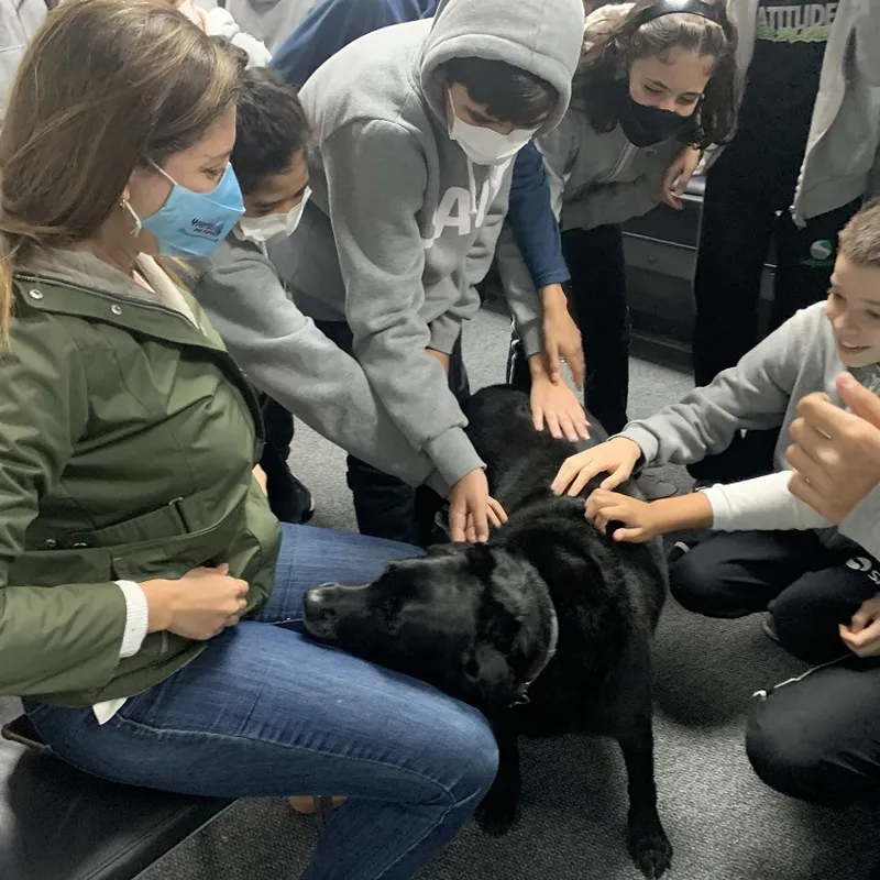 Deficiente visual e seu cão-guia dão lição de vida ao Fundamental — Colégio Salgueiro